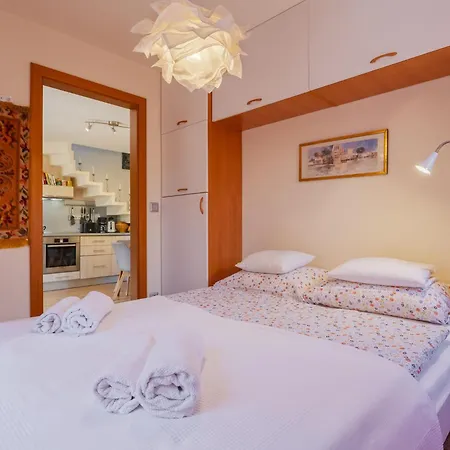 Clarissa By Interhome بالاتوناكالي