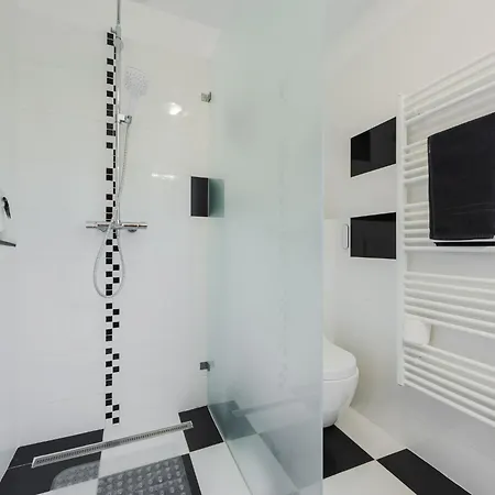 Clarissa By Interhome バラトンアカリ