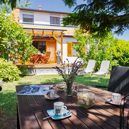 Clarissa By Interhome バラトンアカリ